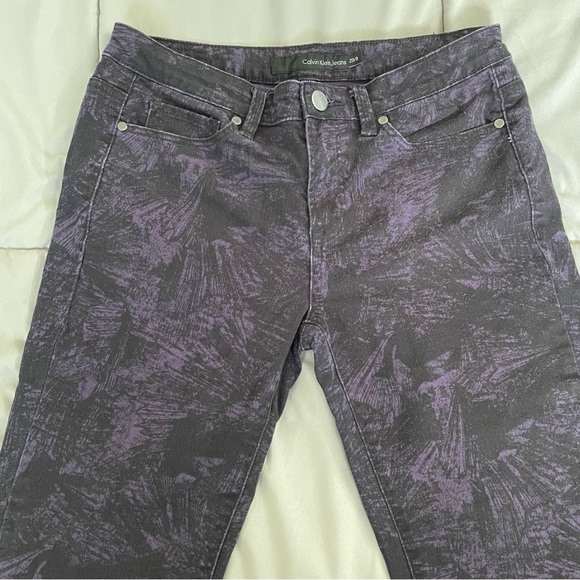 Calvin Klein Purple and Black Abstract Print Ultimate Skinny Jeans - Picture 4 of 15